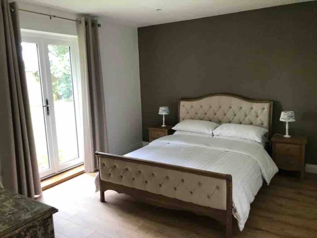 cottage picture 3 Main double bedroom for the cottage